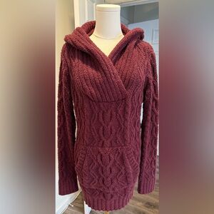 Barefoot Dreams CozyChic Cable Knit Hooded Pullover – S – Burgundy/Wine